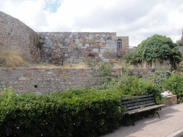 Μέρος του επιλιμένιου τείχους που γειτνιάζει με τον Νότιο Προμαχώνα