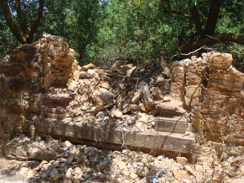 H αυλόπορτα μετά την κατεδάφιση της