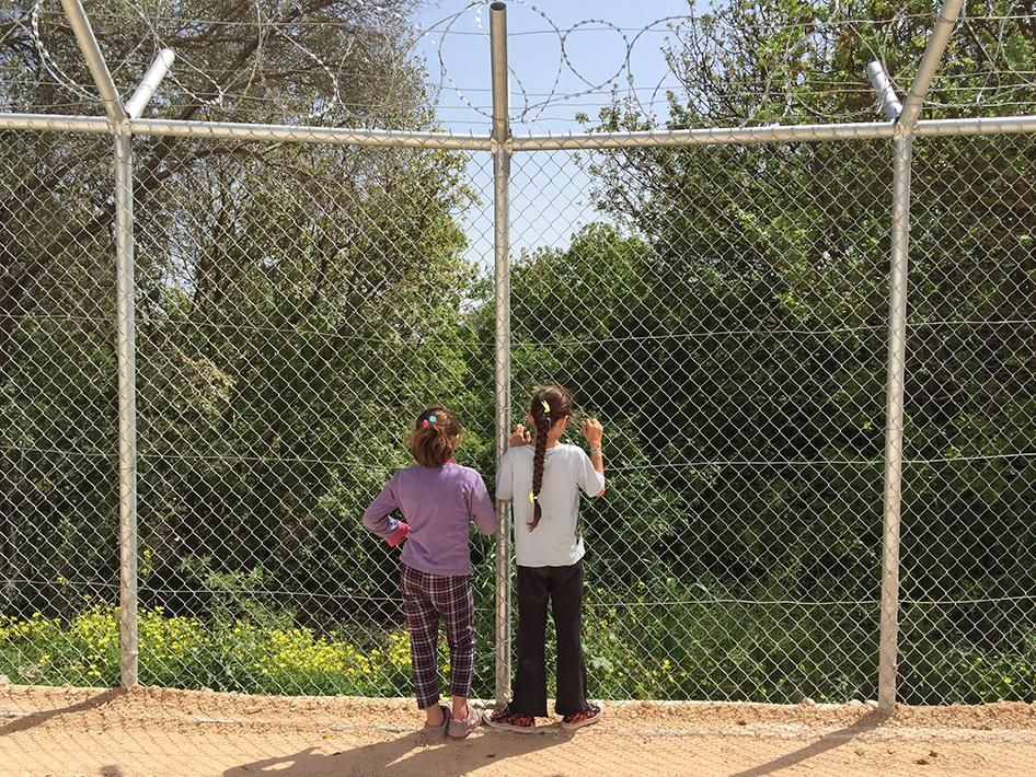 Δύο από τα πολλά παιδιά που κρατούνται για βδομάδες τώρα στη ΒΙΑΛ
