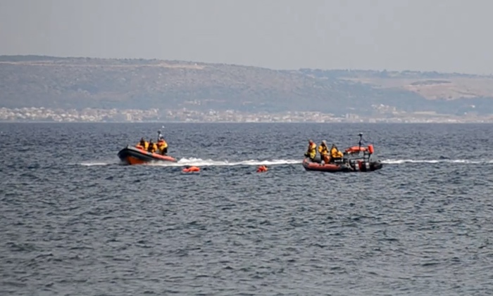 Chios_refugees_swimming_turkey