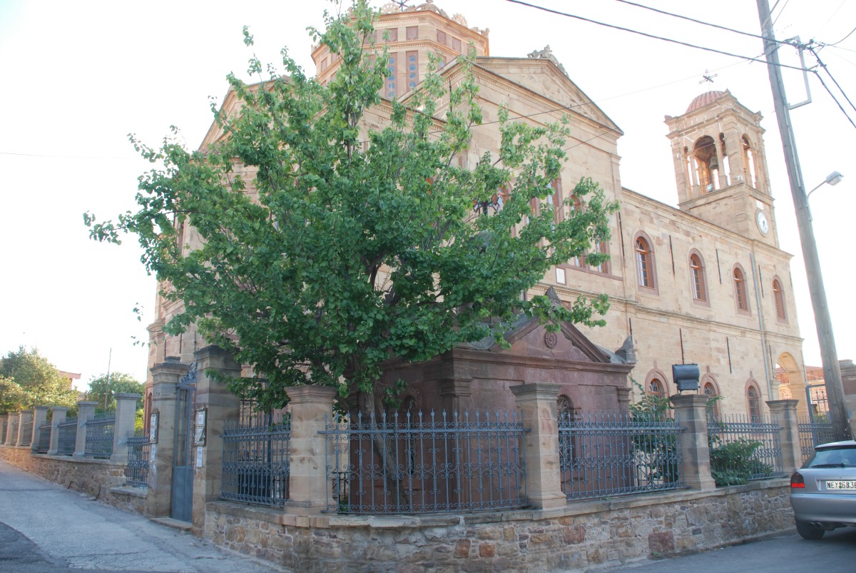 Το μνημείο και ο ναός του Αγίου Ευστρατίου